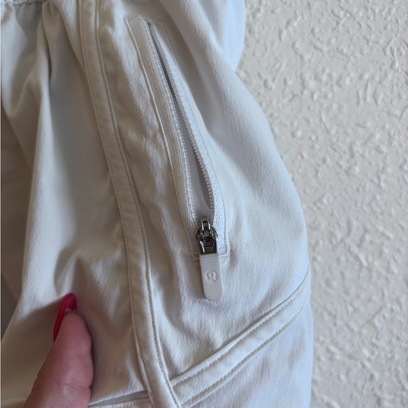 Lululemon - Picture 2 of 5